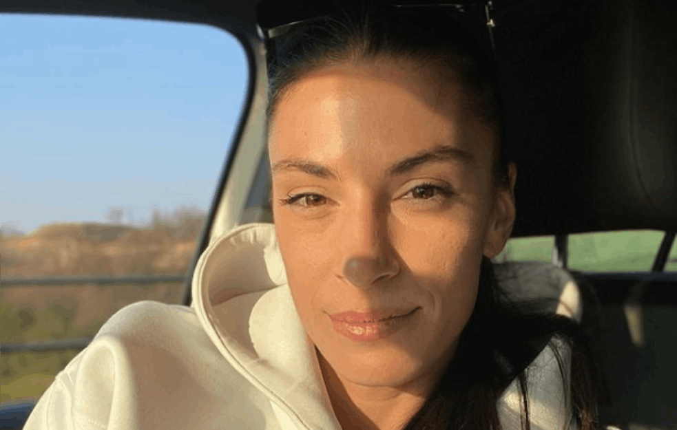 IVANA ŠPANOVIĆ FOTKOM U PLAVOM MINI BIKINIJU OSTAVILA SVE BEZ DAHA: Šampionka u TOP formi! (FOTO)